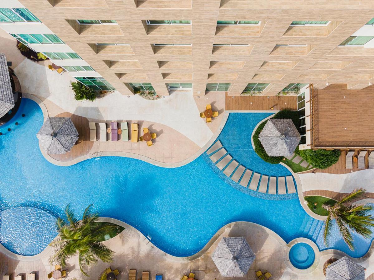 Gran Mareiro Hotel フォルタレザ エクステリア 写真 The pool at the hotel